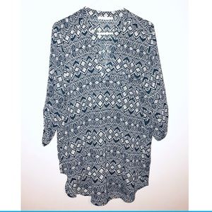 Woman’s LUSH Tunic. Large. Navy & white